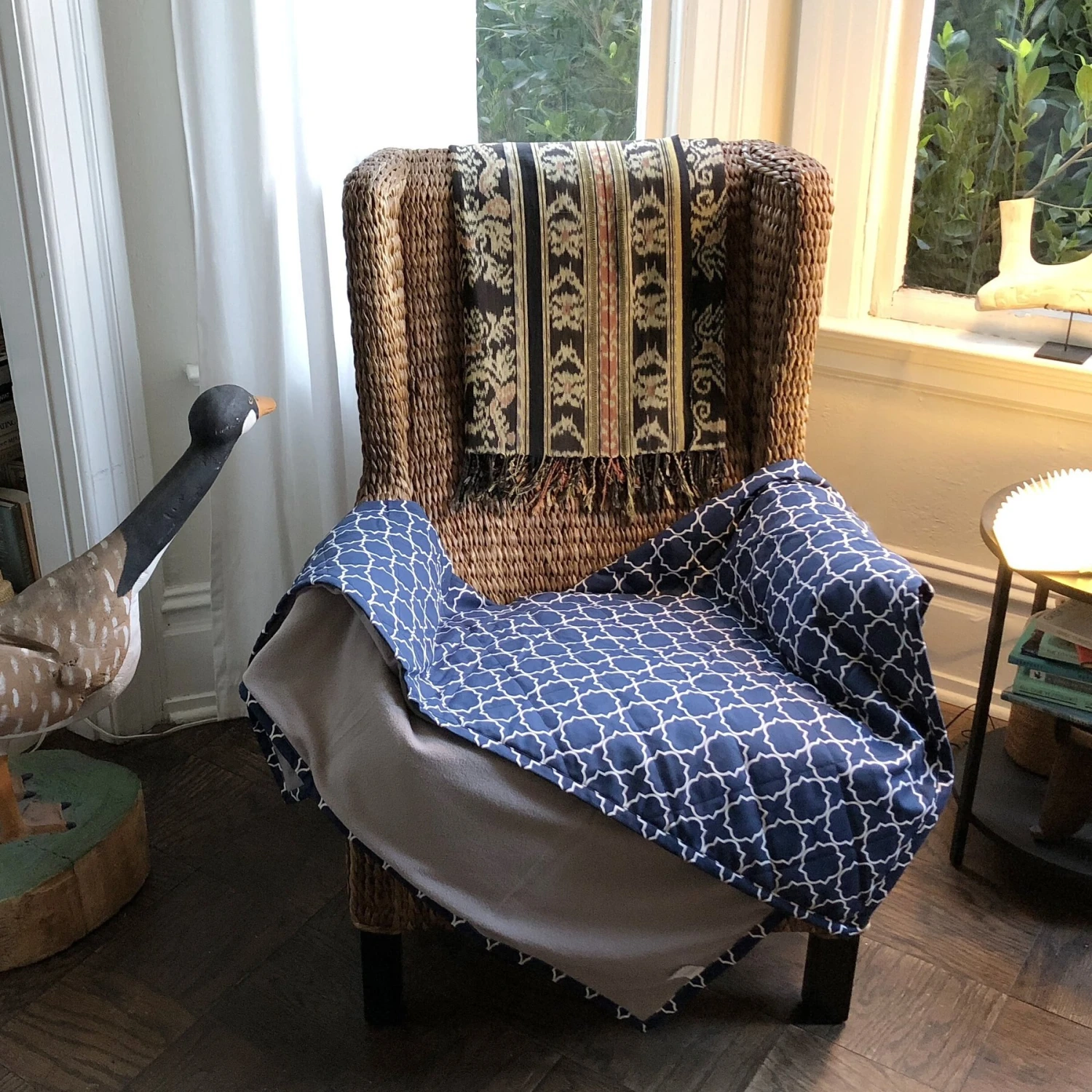 Molly Mutt Romeo & Juliet Dog & Cat Blanket, Navy 4 Molly Mutt Romeo & Juliet Dog & Cat Blanket, Navy - Image 2