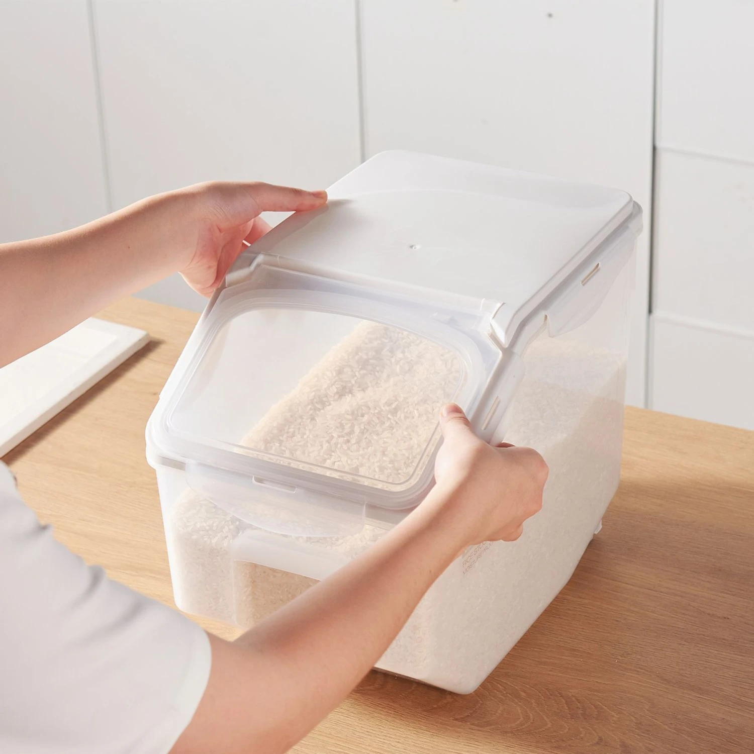 Hanamya BPA Free Pet Food Storage Container & Measuring Cup, White 4 Hanamya BPA Free Pet Food Storage Container & Measuring Cup, White - Image 2