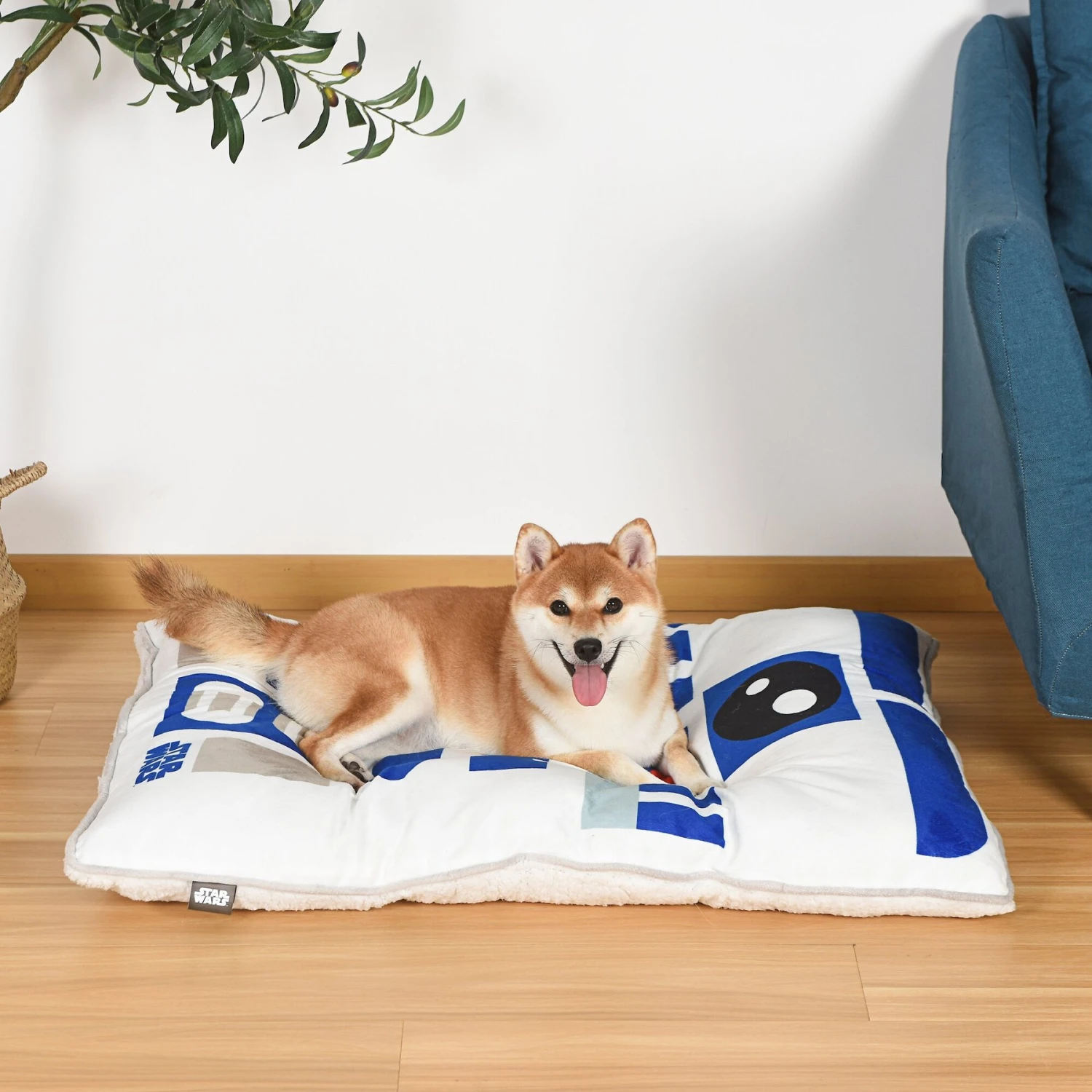 Fetch For Pets Star Wars R2D2 Napper Dog Bed, White 8 Fetch For Pets Star Wars R2D2 Napper Dog Bed, White - Image 6